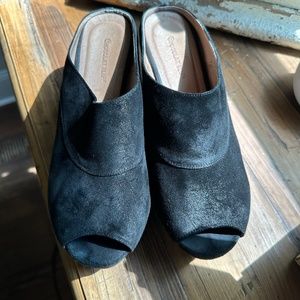 Chocolate blu suede wedge